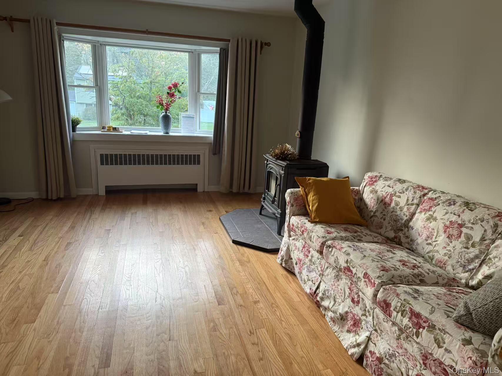 Single Family Glenwood  Suffolk County, NY 11777, MLS-898981-7