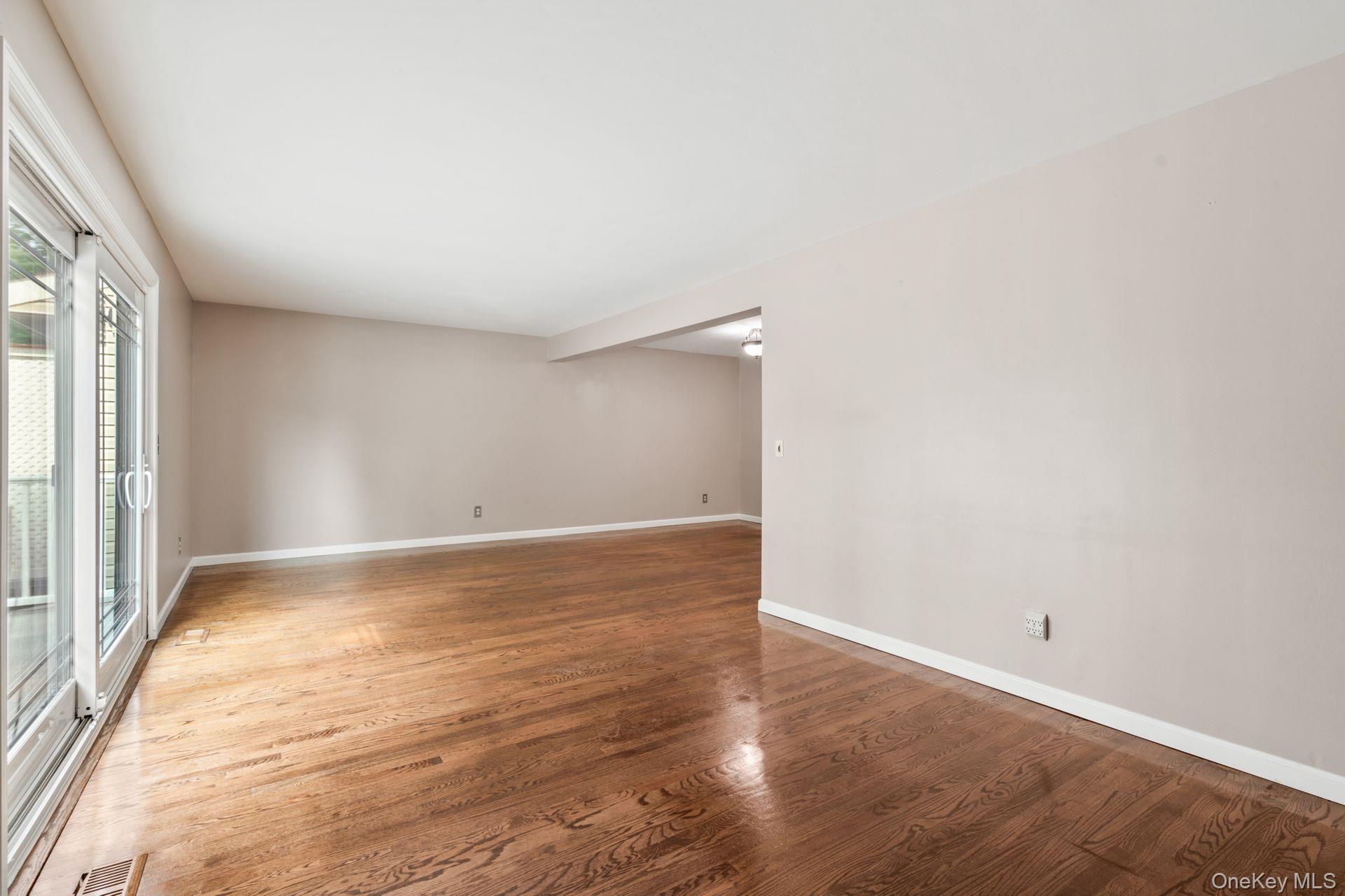 Condo Mechanic  Suffolk County, NY 11743, MLS-899016-9