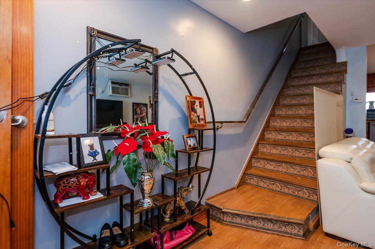 Single Family Woodhull Bronx, NY 10469, MLS-899025-10