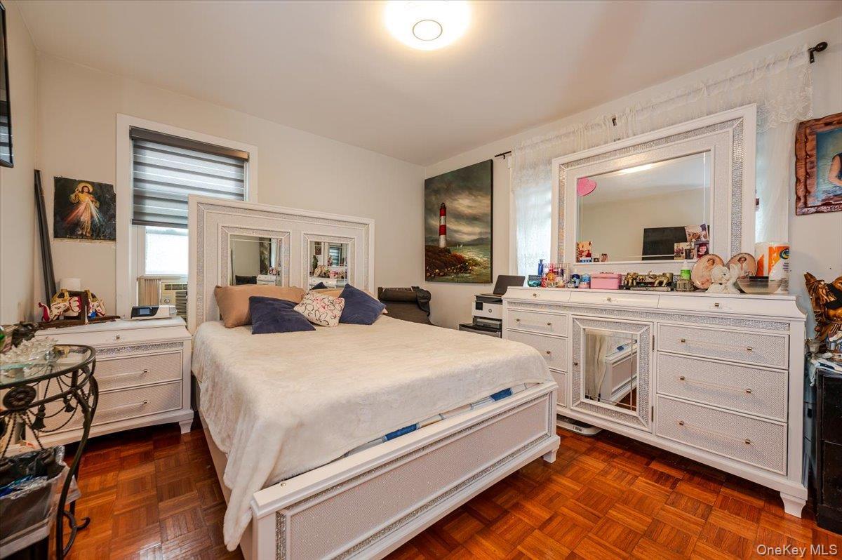 Single Family Woodhull Bronx, NY 10469, MLS-899025-11