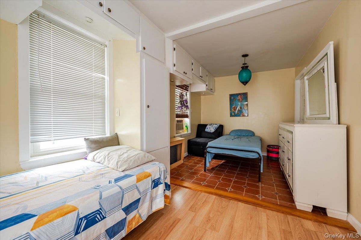 Single Family Woodhull Bronx, NY 10469, MLS-899025-12