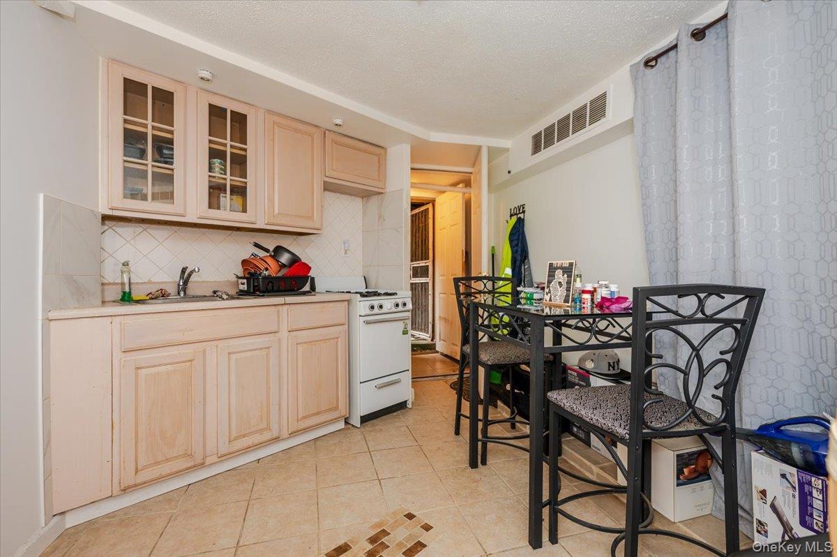 Single Family Woodhull Bronx, NY 10469, MLS-899025-15