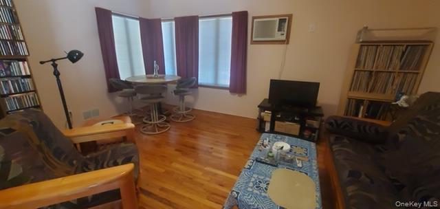 Single Family 22nd  Suffolk County, NY 11746, MLS-899178-2