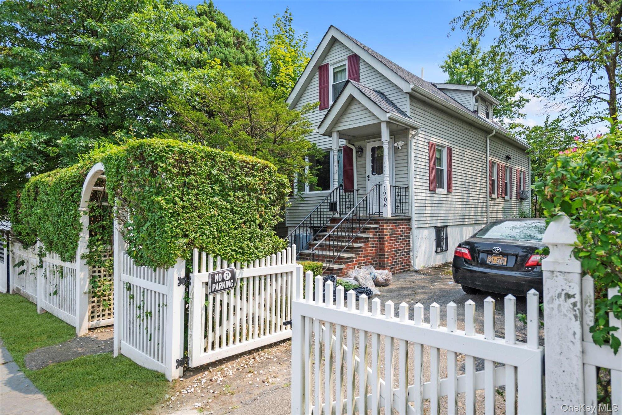 Single Family Edenwald  Bronx, NY 10466, MLS-899199-16