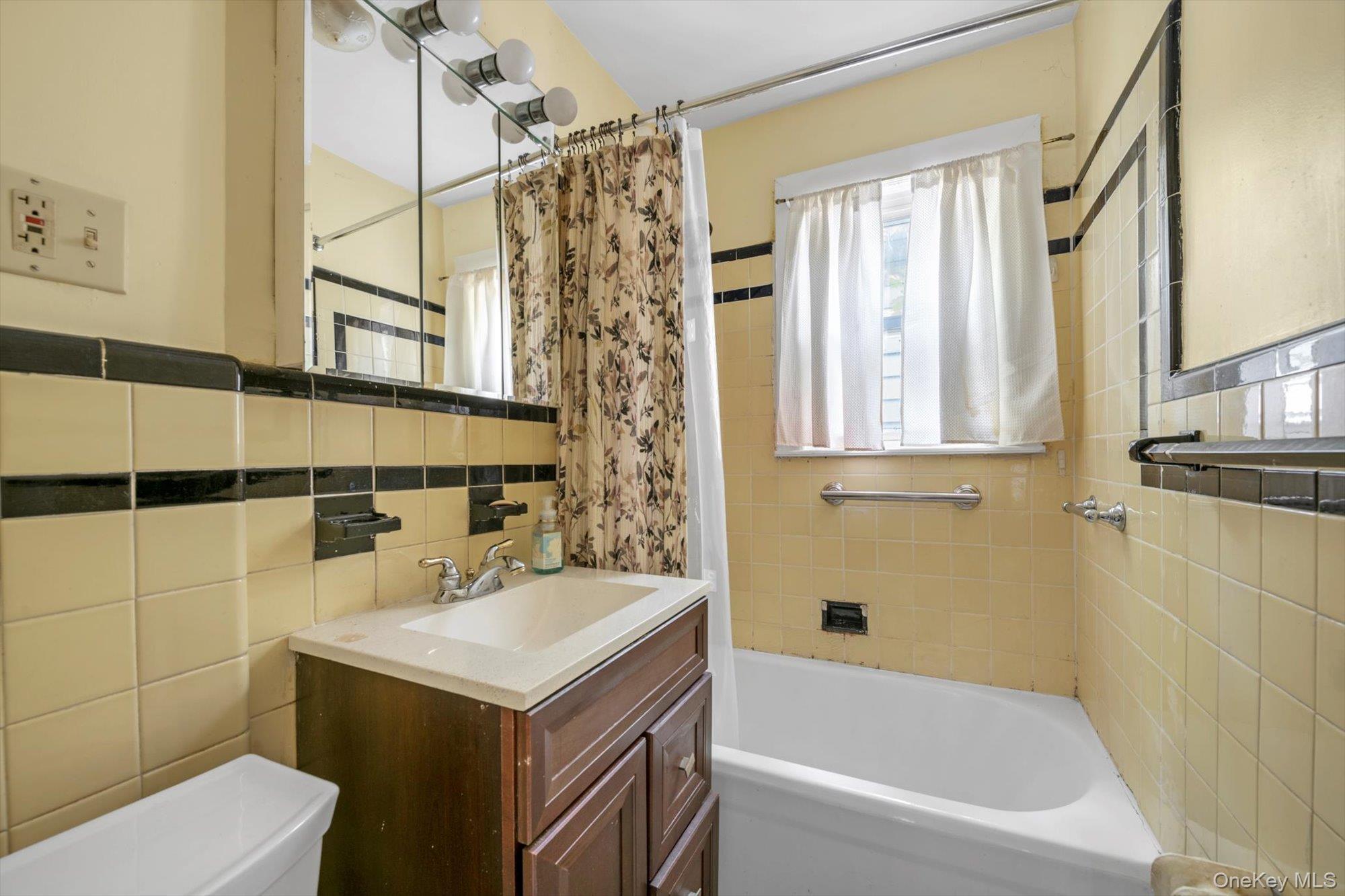 Single Family Edenwald  Bronx, NY 10466, MLS-899199-5