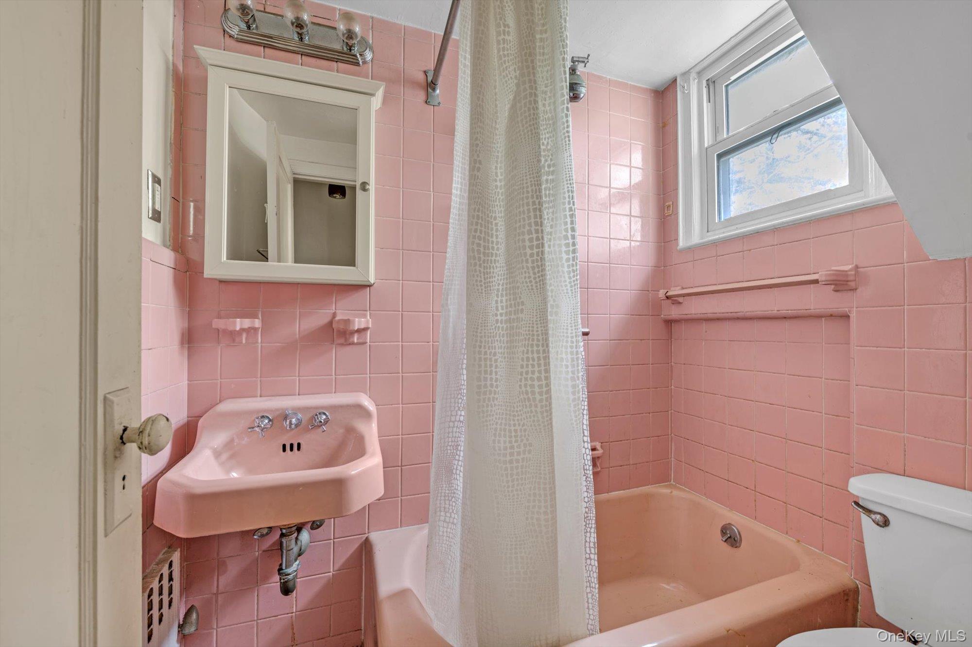 Single Family Edenwald  Bronx, NY 10466, MLS-899199-8