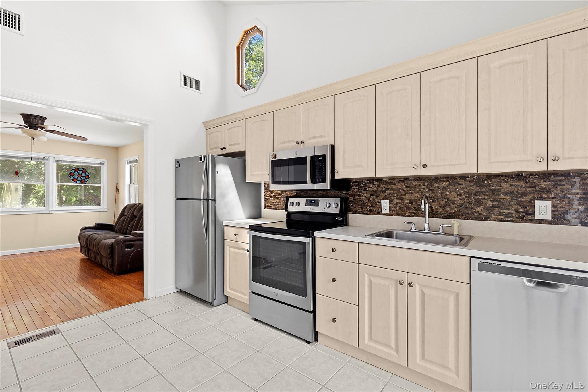 Single Family Dogwood  Suffolk County, NY 11778, MLS-899256-4