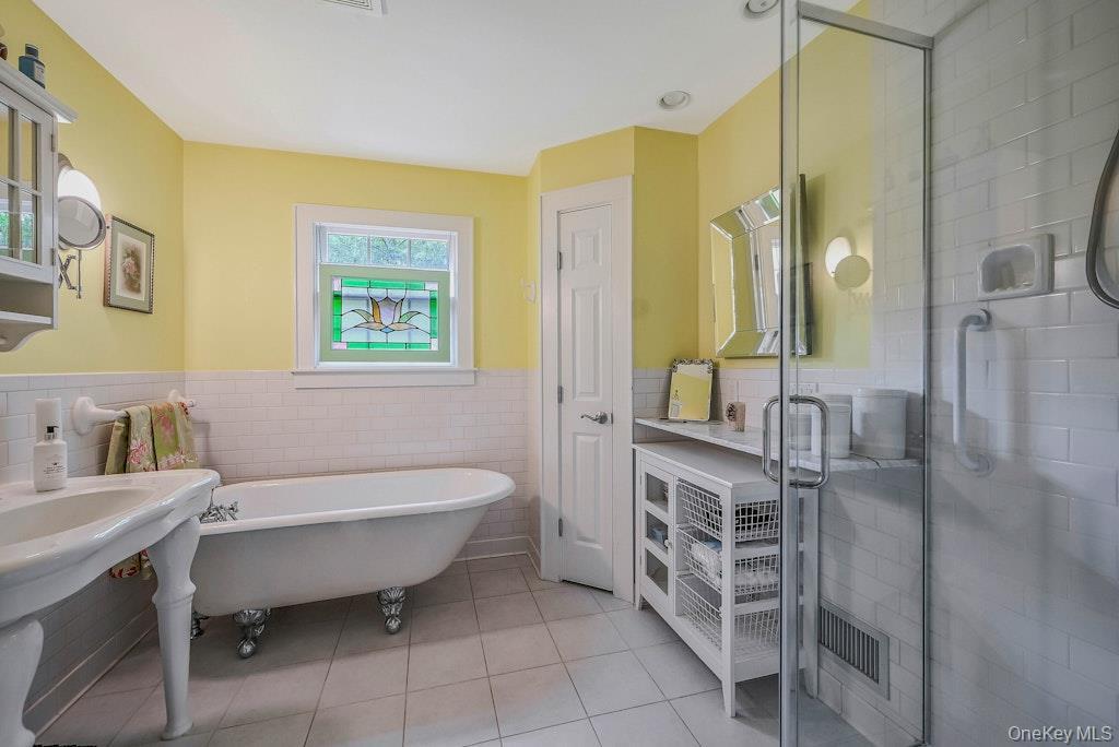 Single Family Green Hill Suffolk County, NY 11944, MLS-899283-28