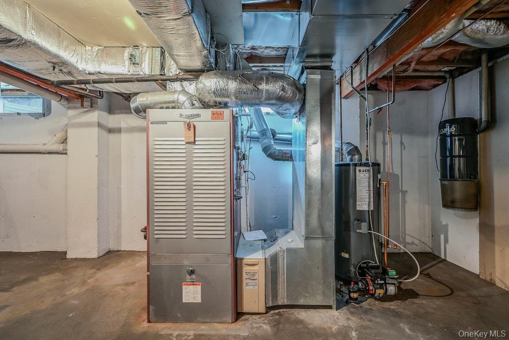 Single Family Green Hill Suffolk County, NY 11944, MLS-899283-42