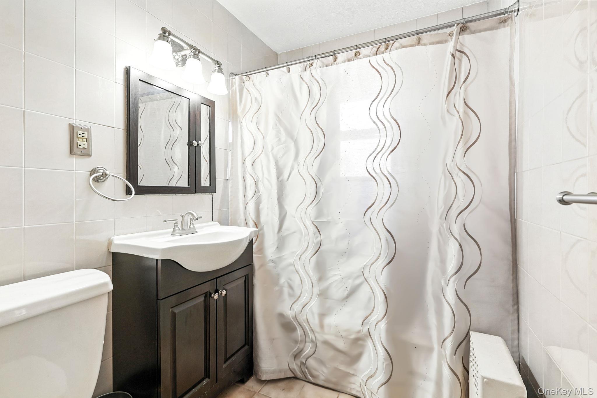 Single Family Rhinelander  Bronx, NY 10461, MLS-899341-21