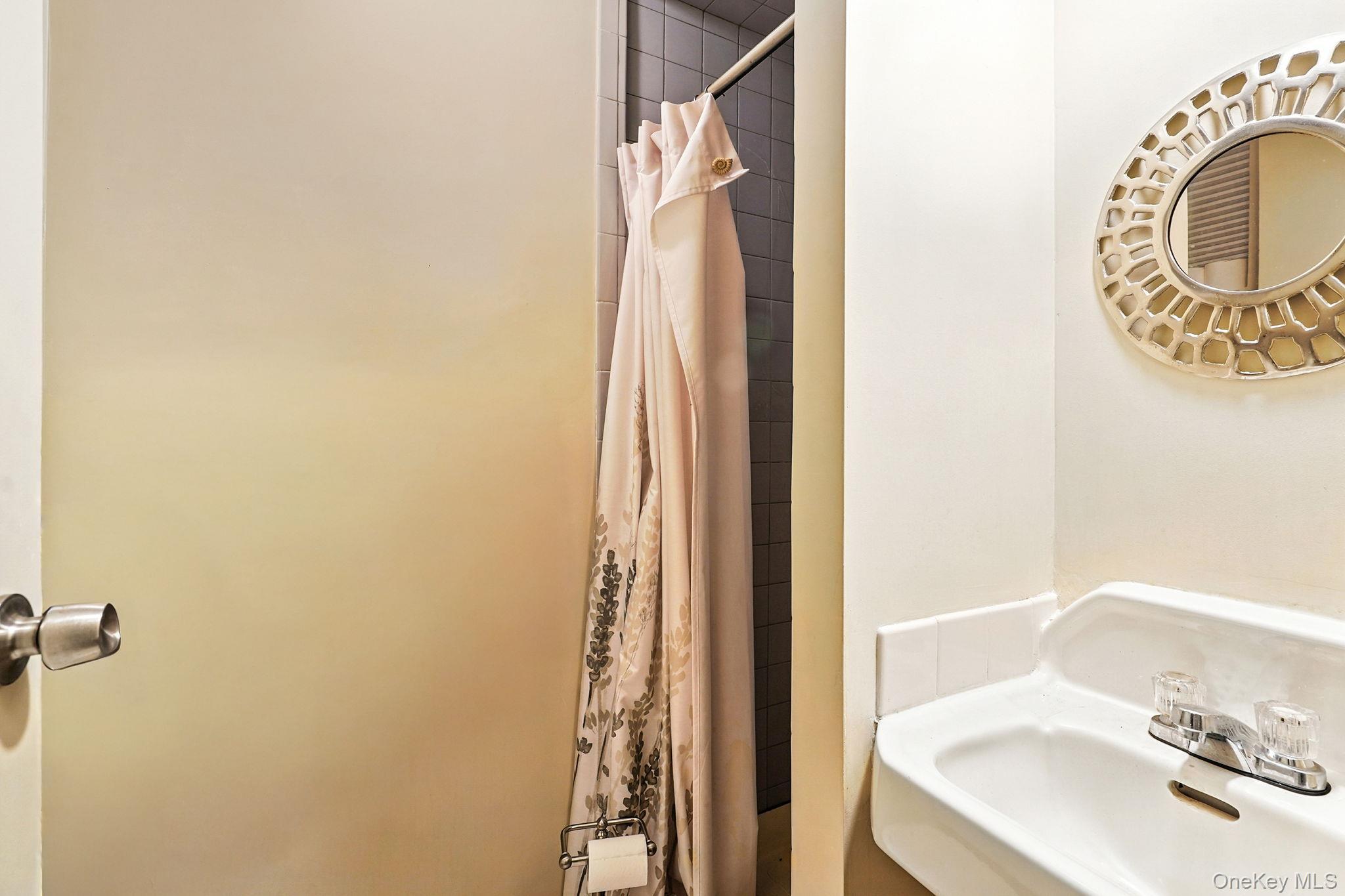 Single Family Rhinelander  Bronx, NY 10461, MLS-899341-27