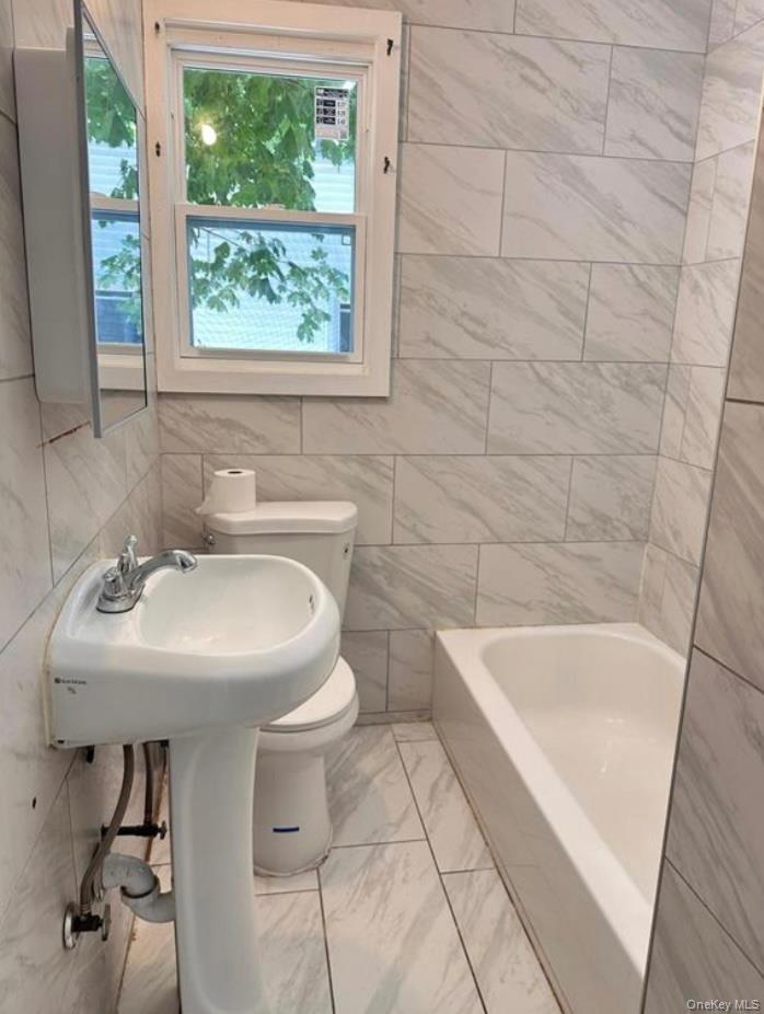 Single Family Fairview Nassau County, NY 11550, MLS-899423-4