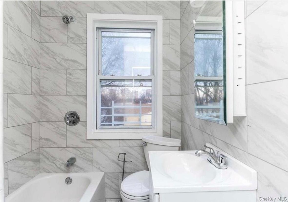 Single Family Fairview Nassau County, NY 11550, MLS-899423-6