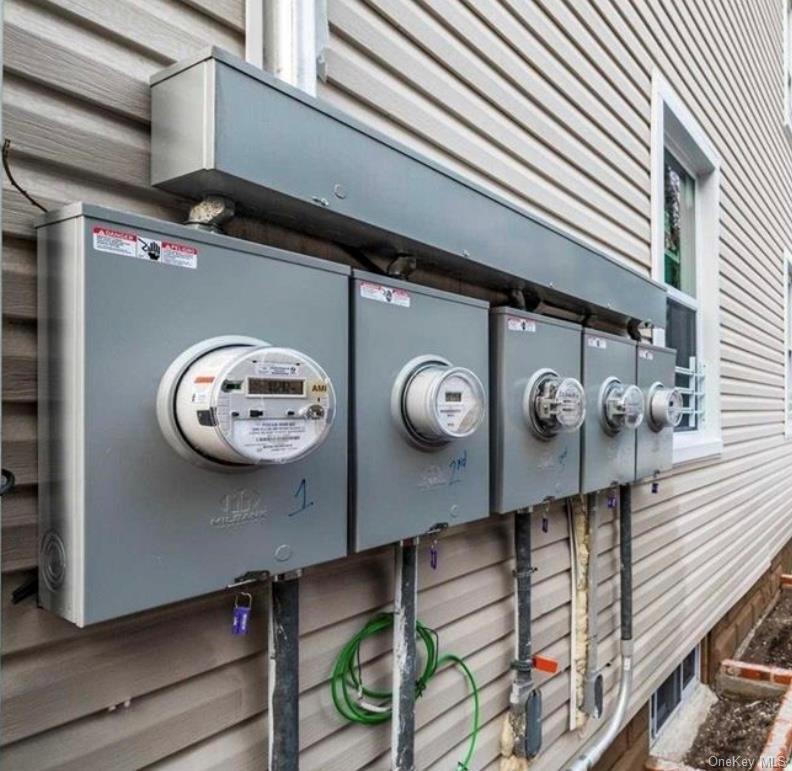 Single Family Fairview Nassau County, NY 11550, MLS-899423-8