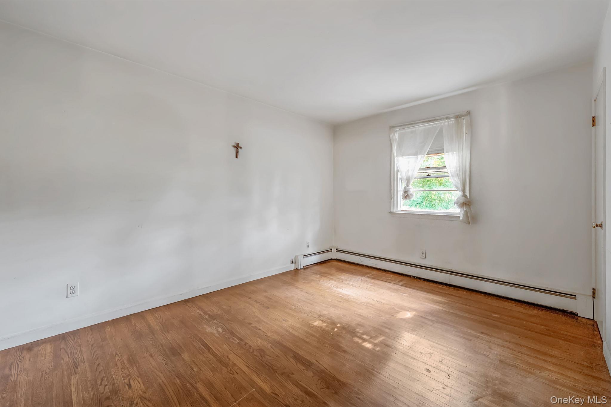 Single Family Easterly Suffolk County, NY 11946, MLS-899491-13