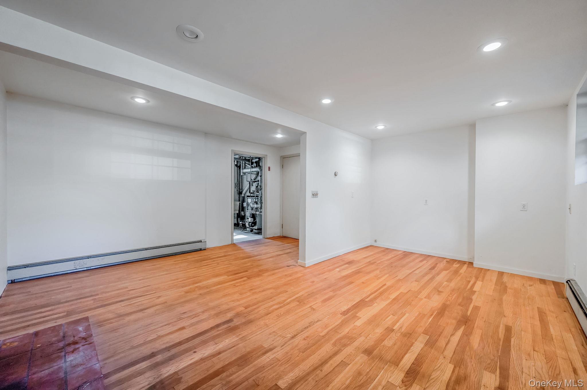 Single Family Easterly Suffolk County, NY 11946, MLS-899491-18