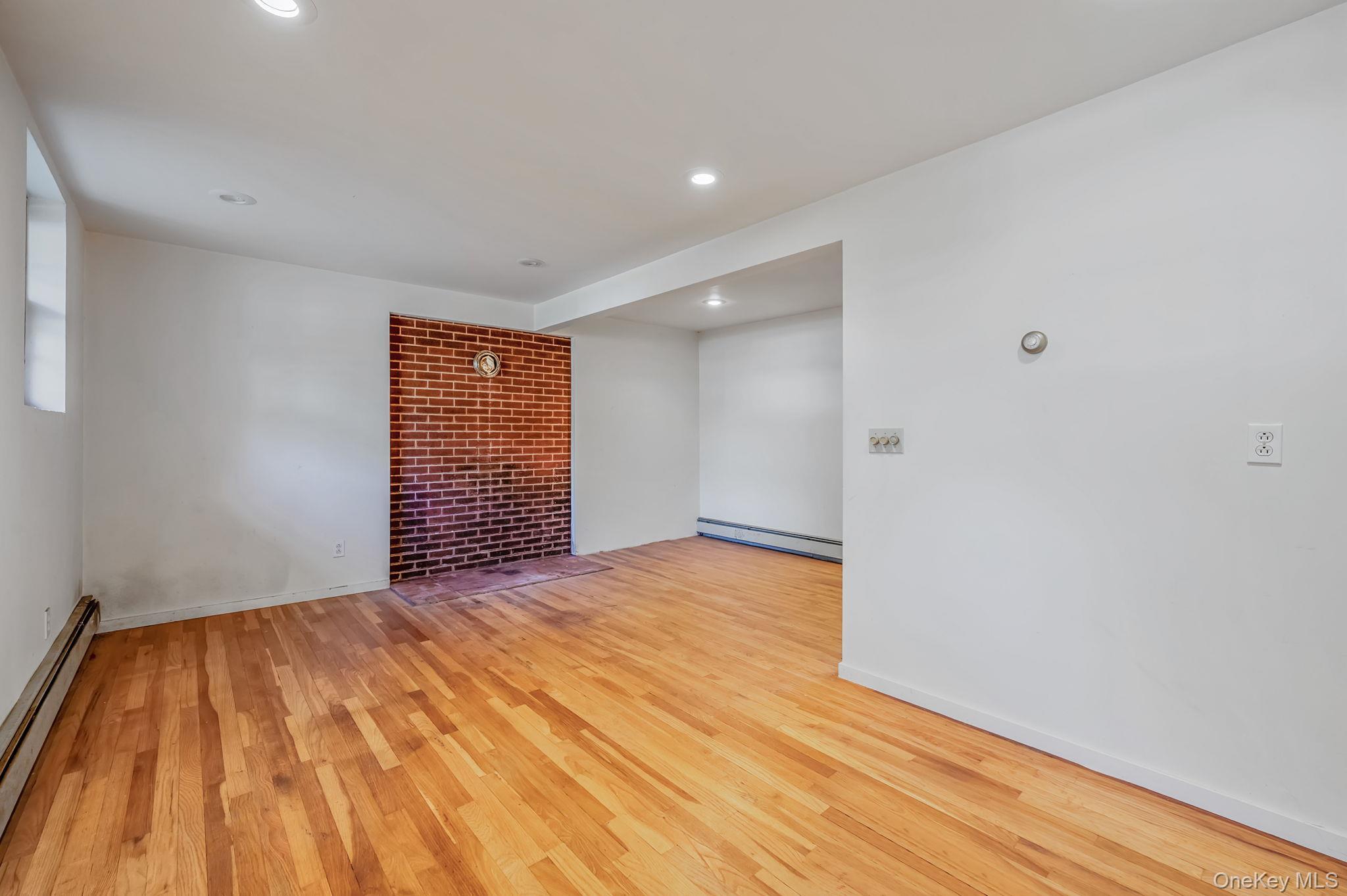 Single Family Easterly Suffolk County, NY 11946, MLS-899491-19