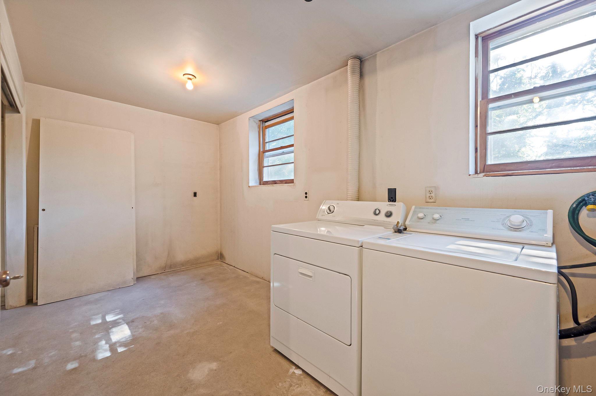 Single Family Easterly Suffolk County, NY 11946, MLS-899491-21