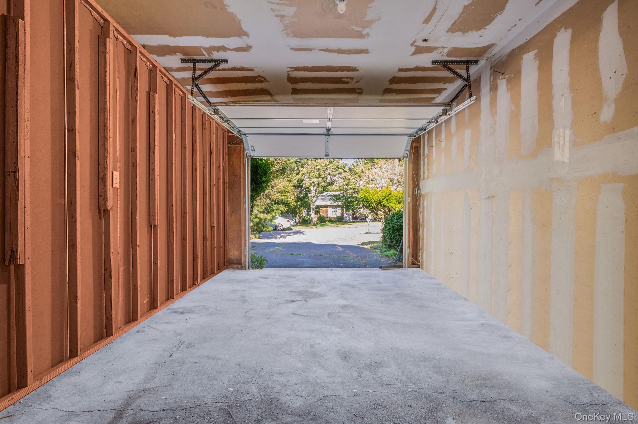 Single Family Easterly Suffolk County, NY 11946, MLS-899491-23