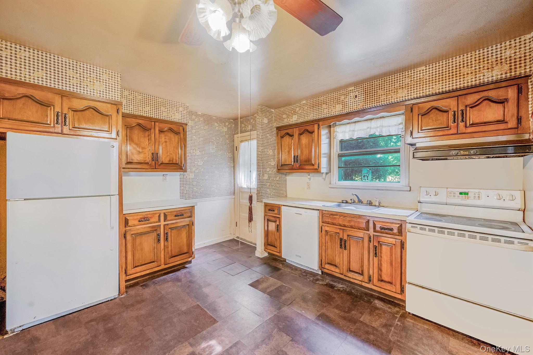 Single Family Easterly Suffolk County, NY 11946, MLS-899491-8