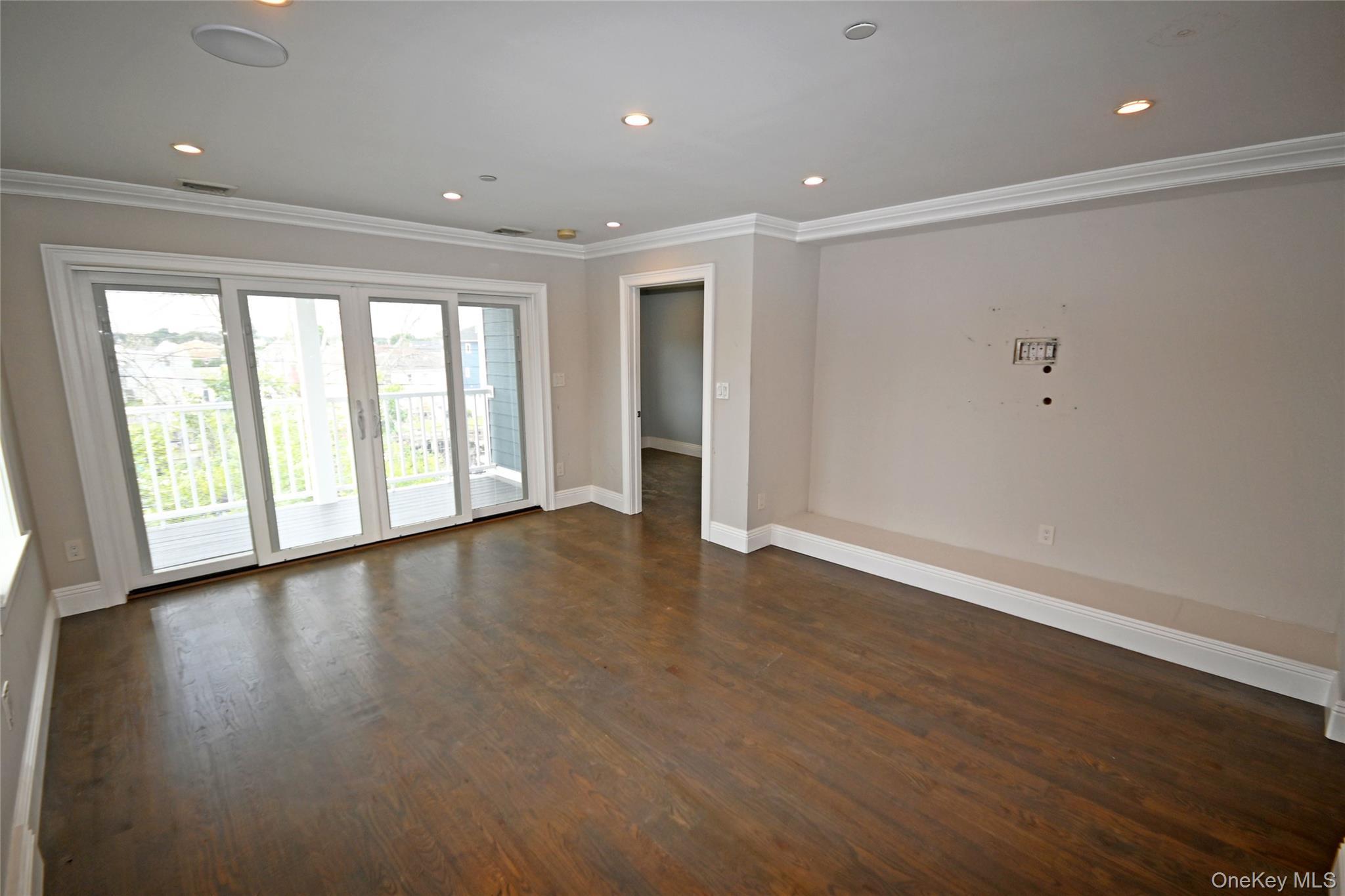 Single Family East Nassau County, NY 11518, MLS-899526-32