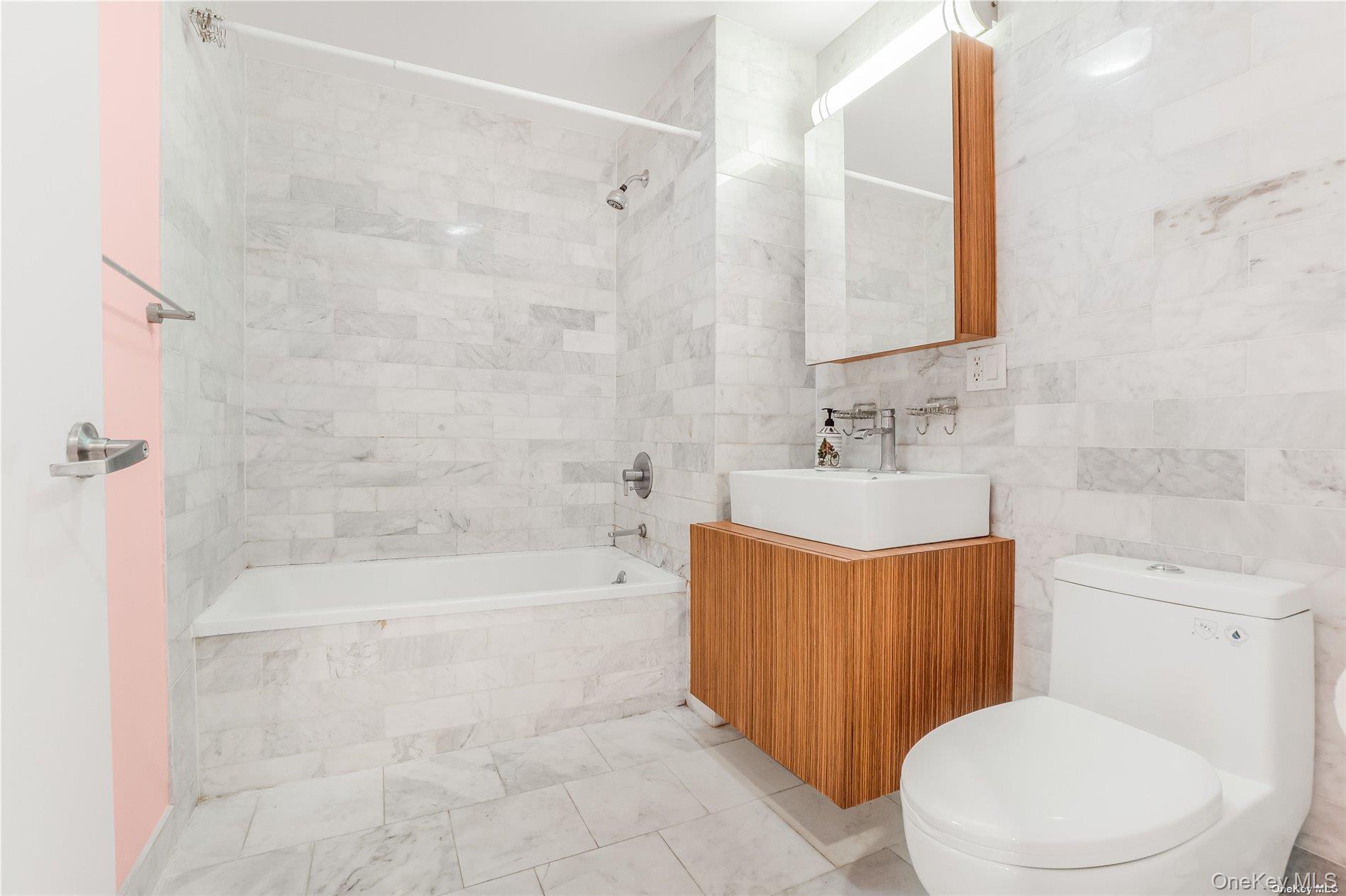 Condo Northern Queens, NY 11368, MLS-899577-22