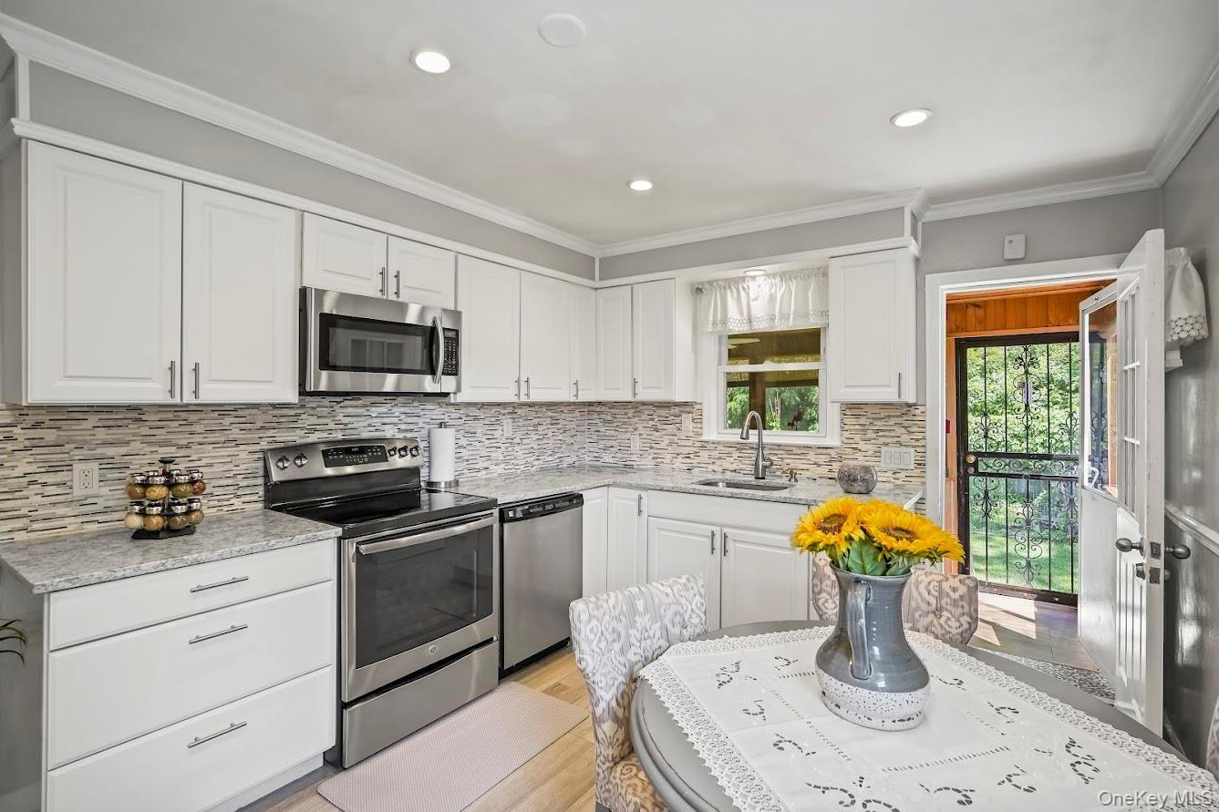 Single Family Montague Westchester County, NY 10703, MLS-899609-4