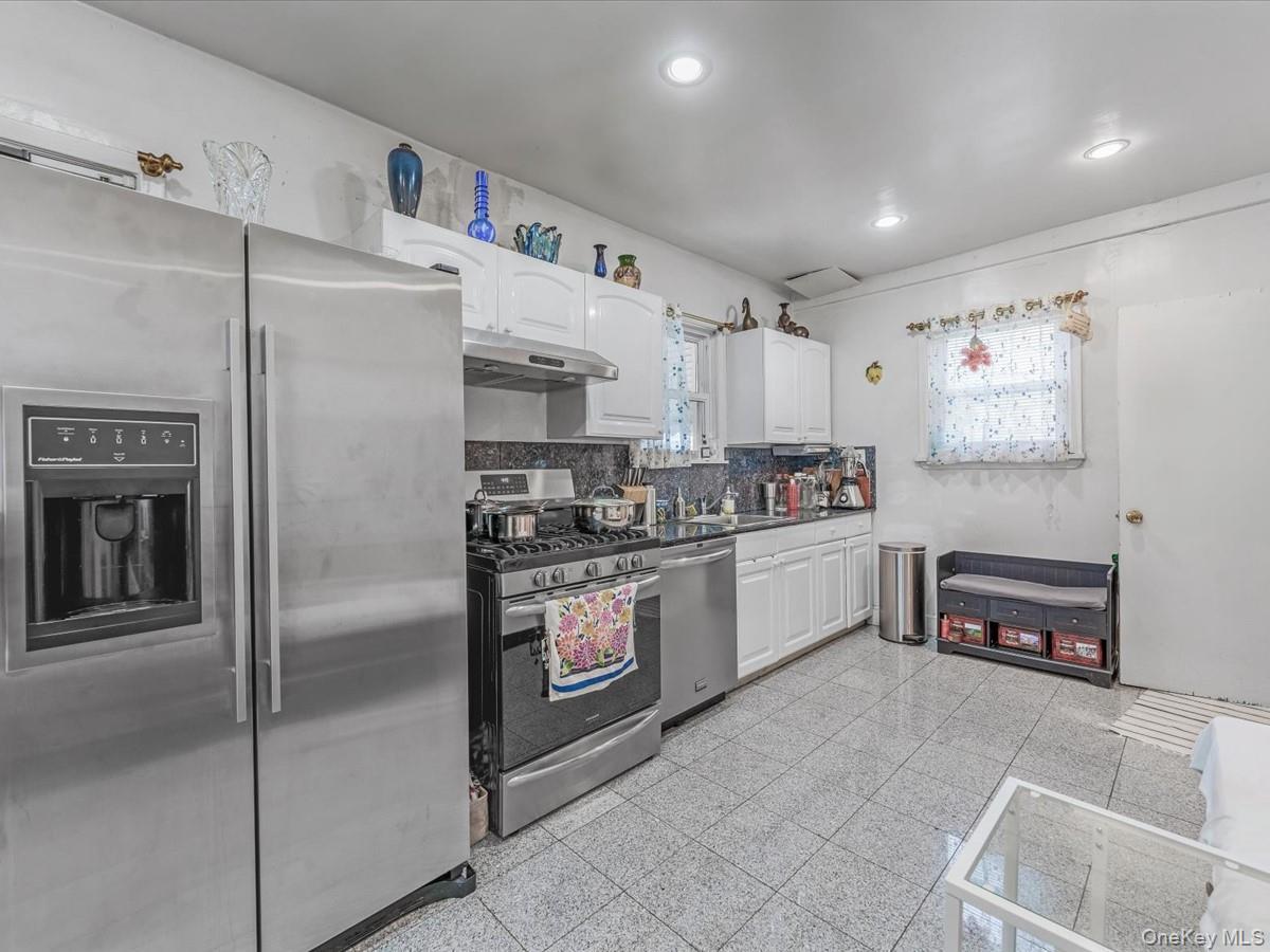 Single Family 1  Nassau County, NY 11040, MLS-899662-9