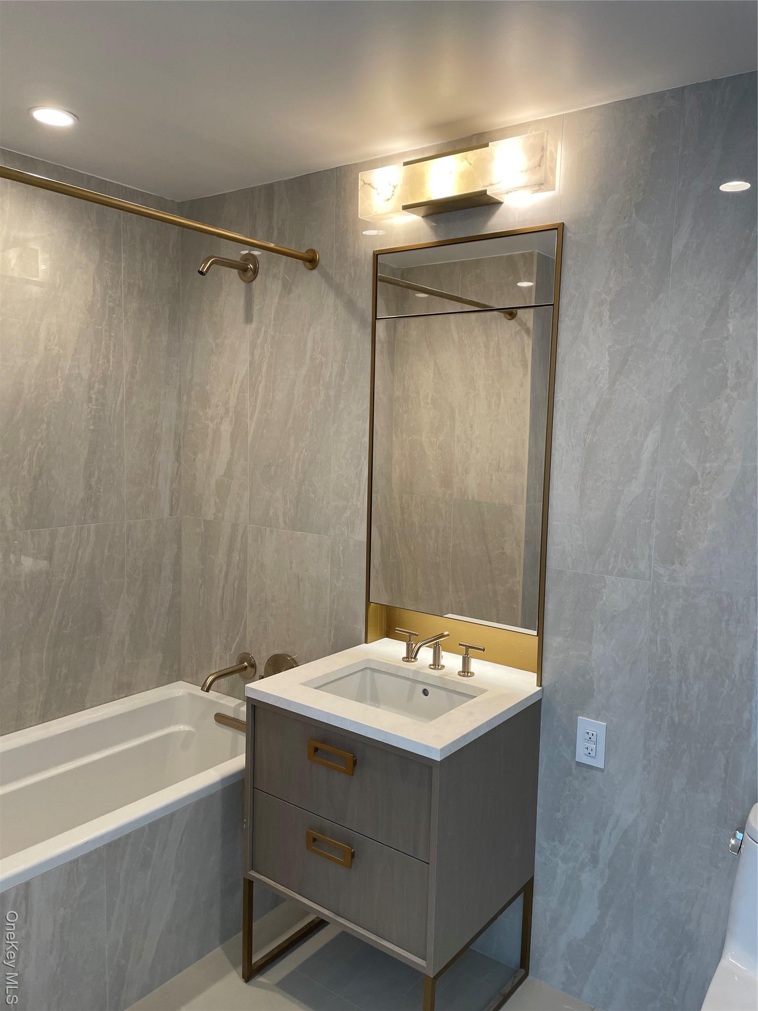 Condo Court Square W  Queens, NY 11101, MLS-899674-10