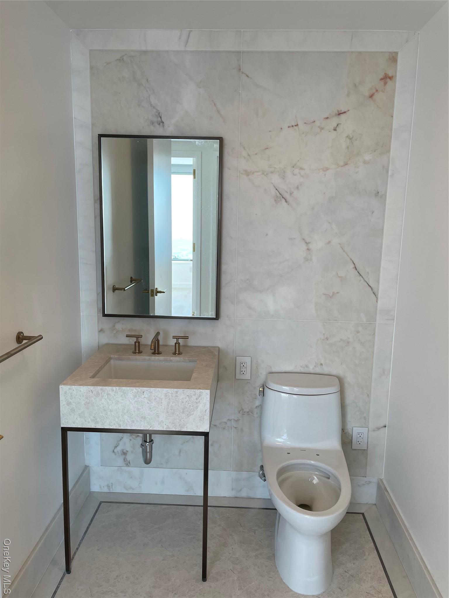 Condo Court Square W  Queens, NY 11101, MLS-899674-11