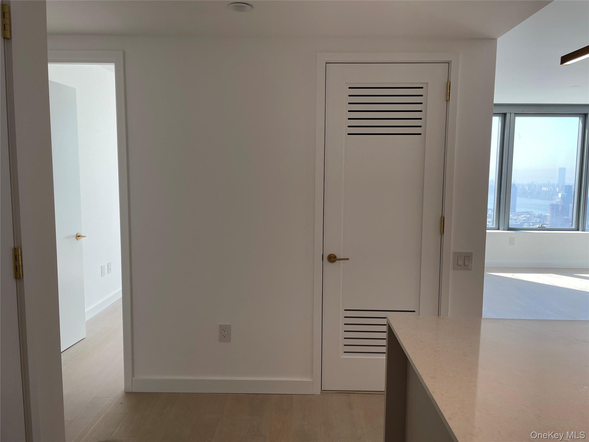 Condo Court Square W  Queens, NY 11101, MLS-899674-12