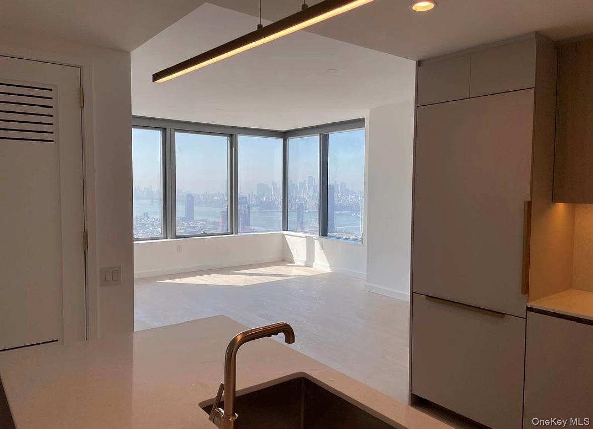 Condo Court Square W  Queens, NY 11101, MLS-899674-3
