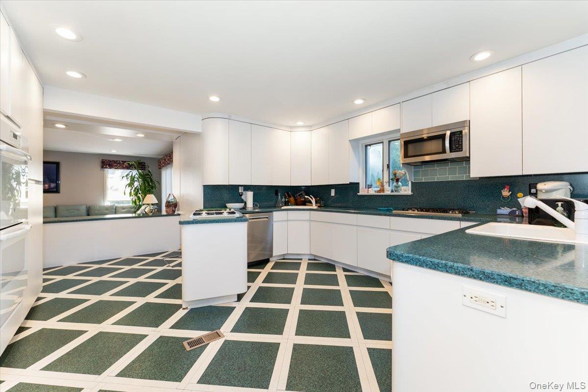 Single Family Northfield Nassau County, NY 11598, MLS-899682-5