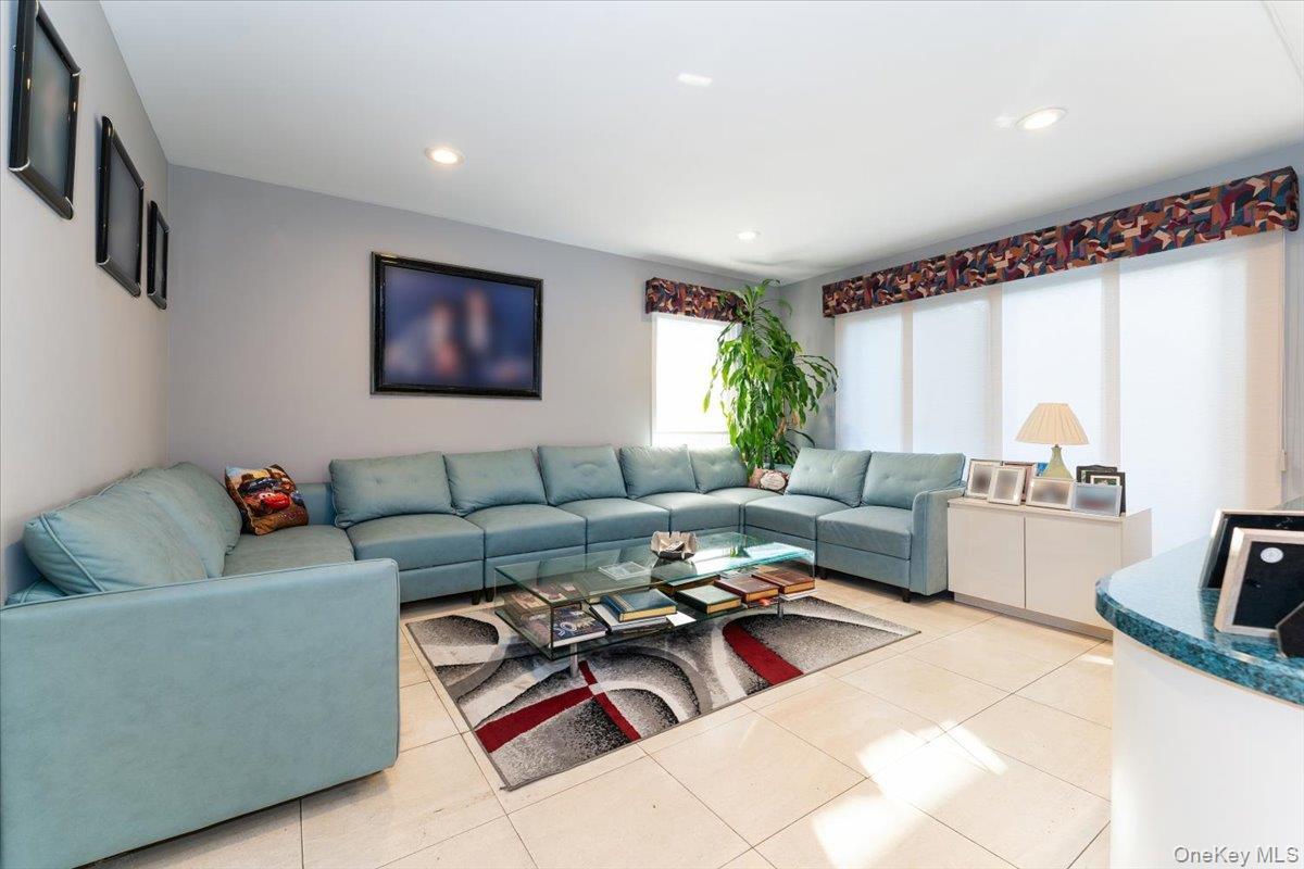 Single Family Northfield Nassau County, NY 11598, MLS-899682-7