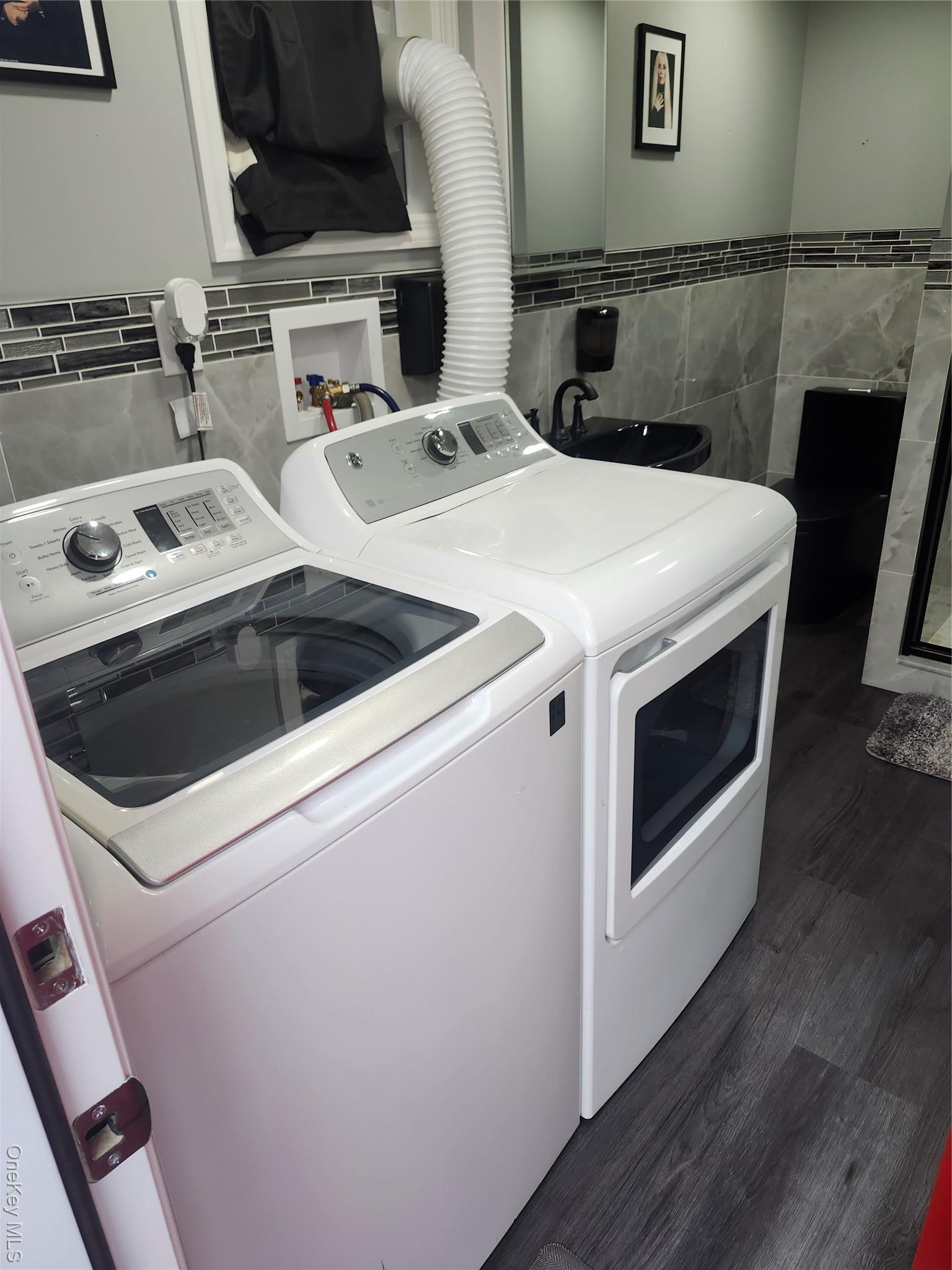 Single Family Brook Nassau County, NY 11756, MLS-899744-34