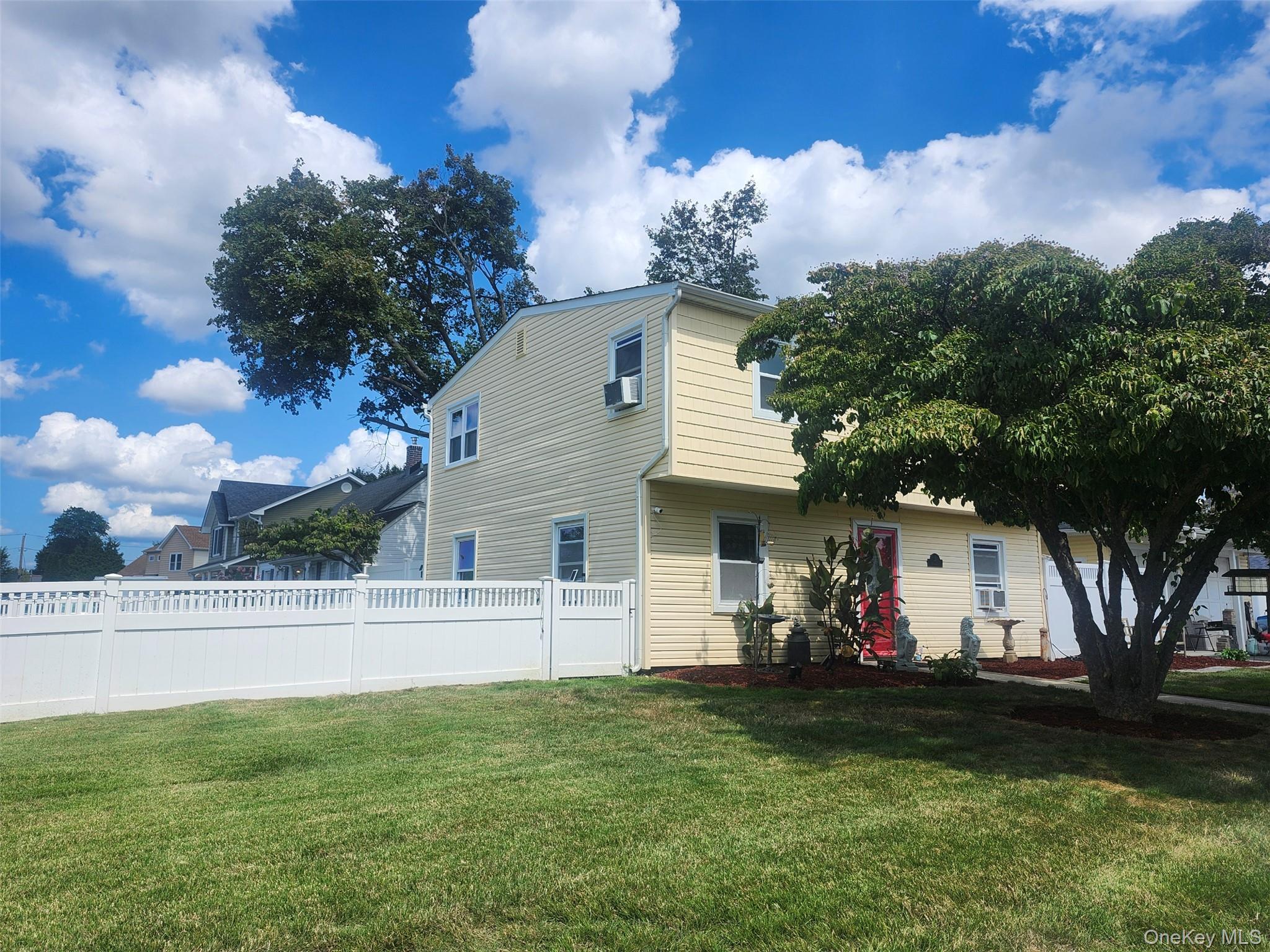 Single Family Brook Nassau County, NY 11756, MLS-899744-6