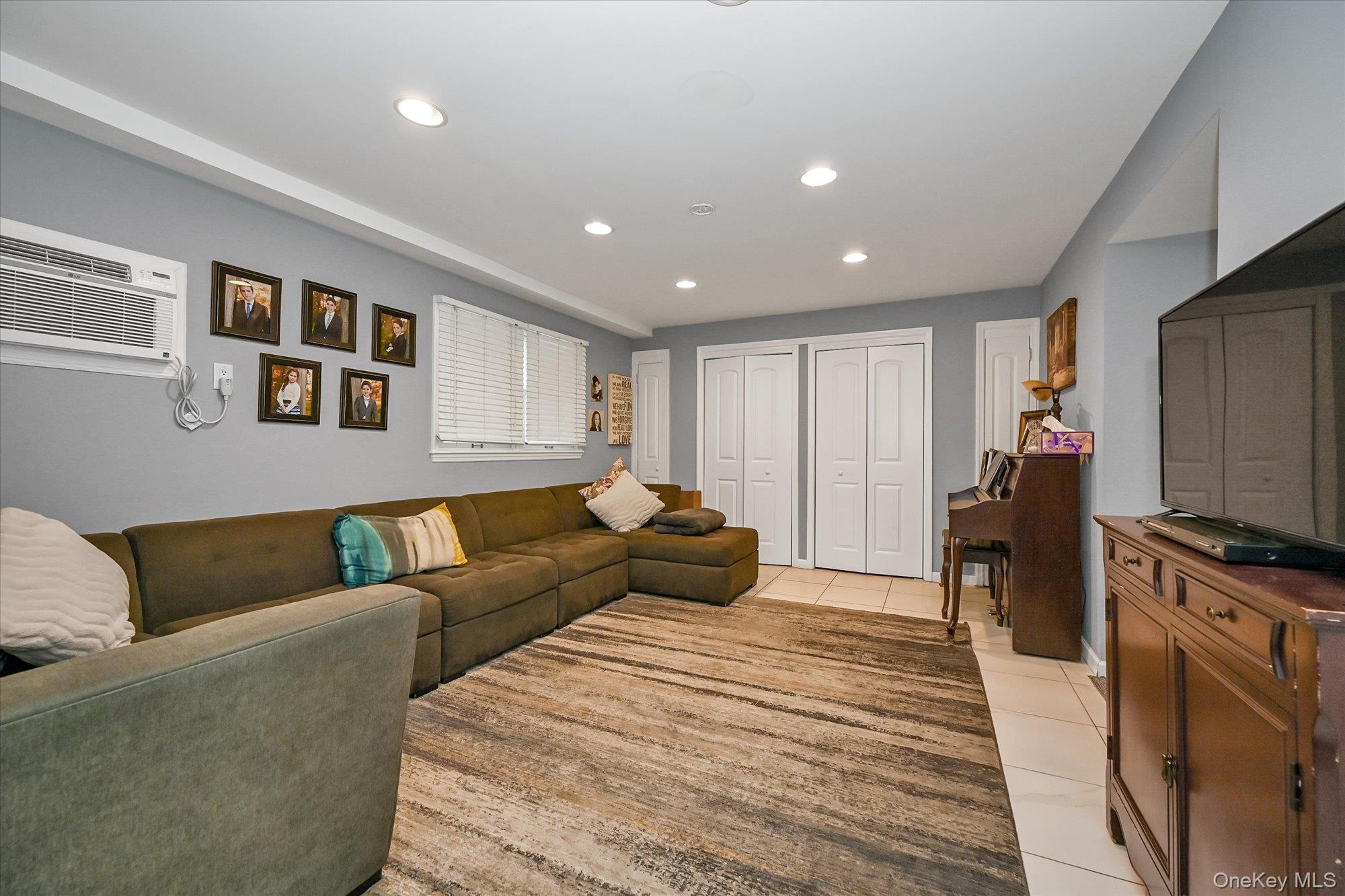 Single Family Hicksville Queens, NY 11691, MLS-899747-18