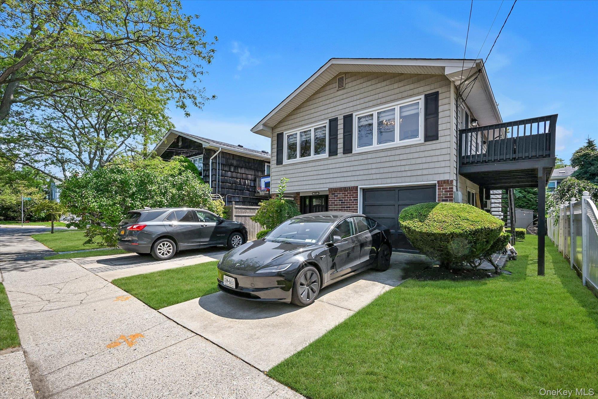 Single Family Hicksville Queens, NY 11691, MLS-899747-2