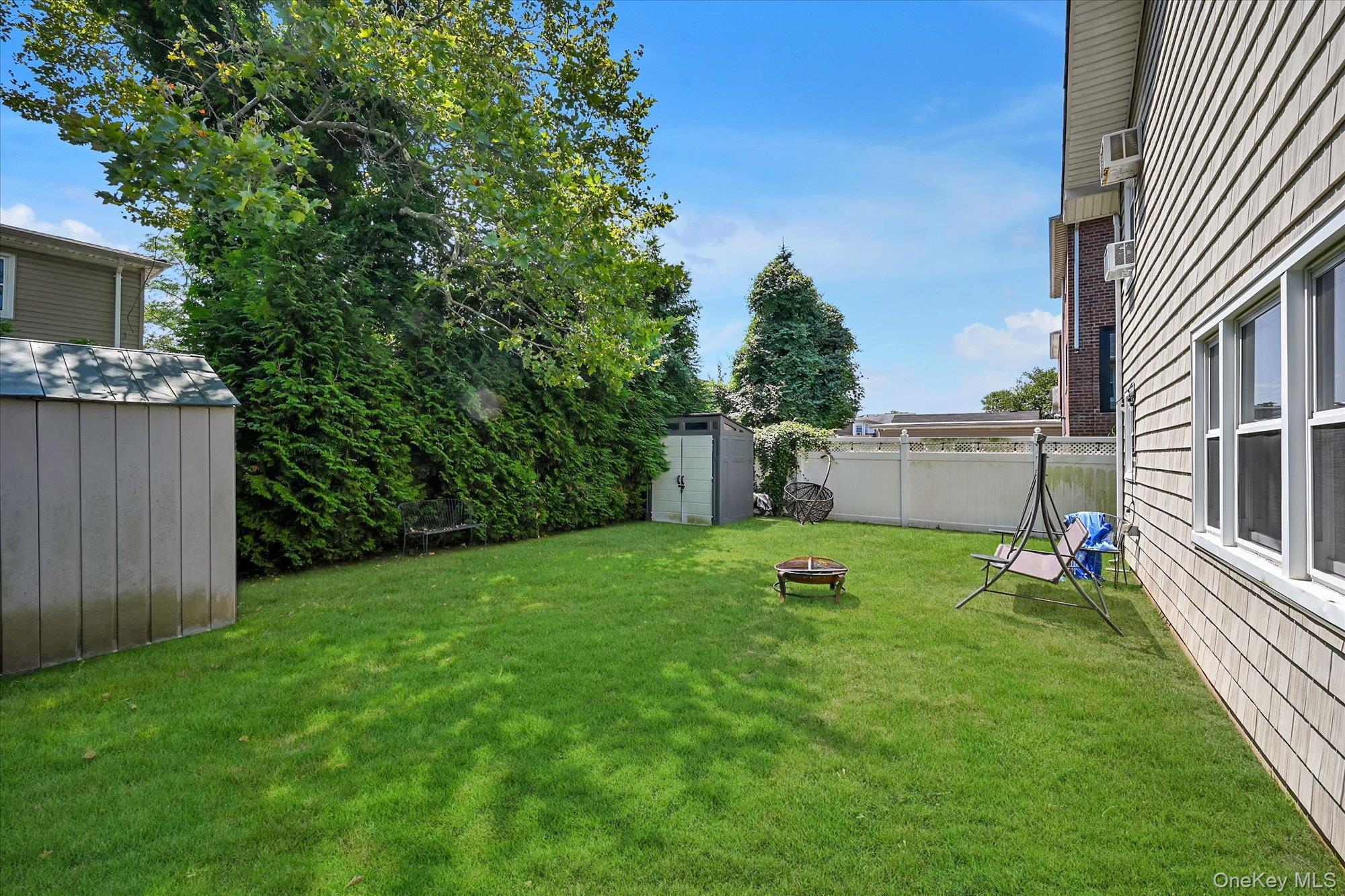 Single Family Hicksville Queens, NY 11691, MLS-899747-21