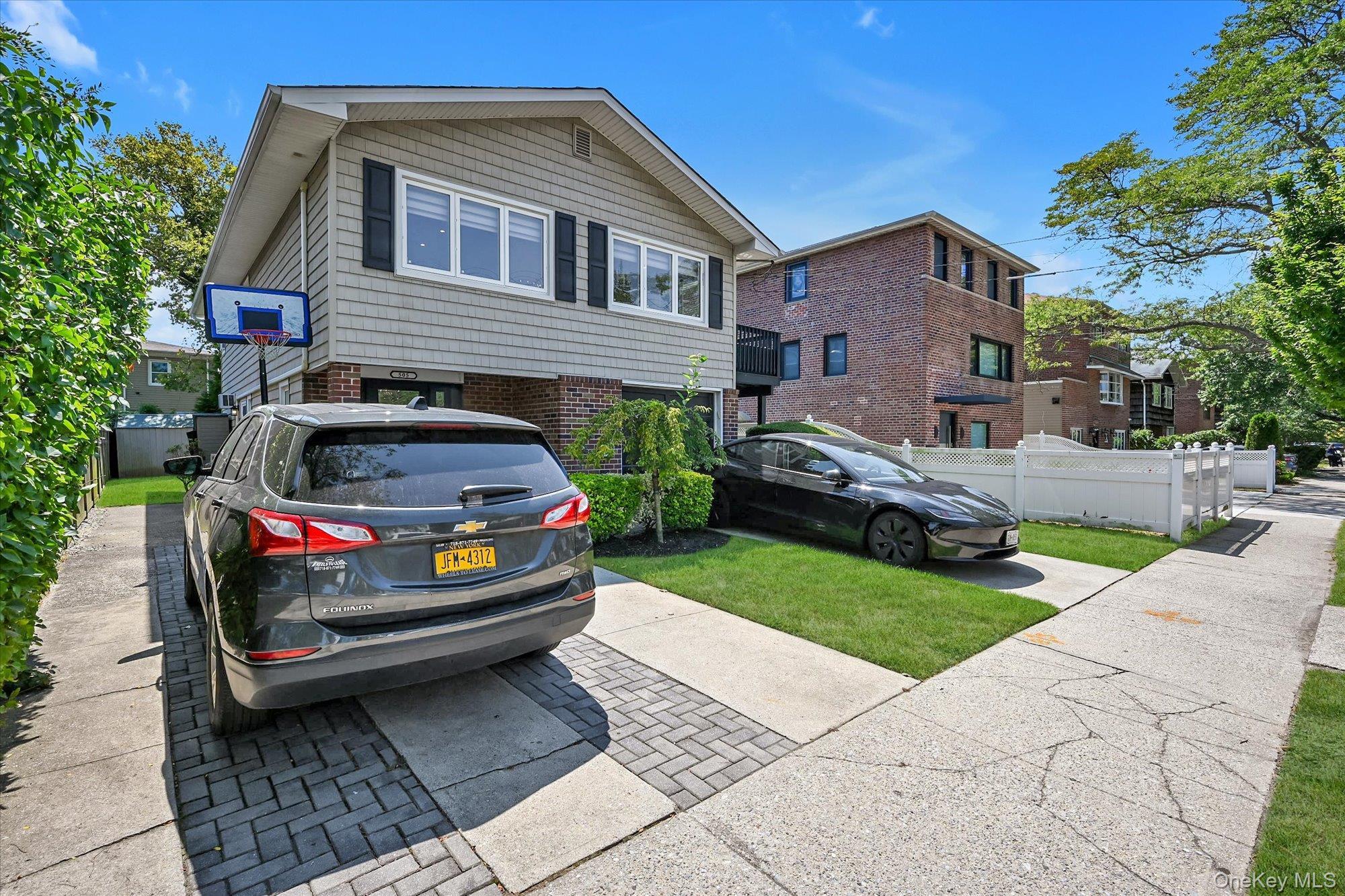 Single Family Hicksville Queens, NY 11691, MLS-899747-3