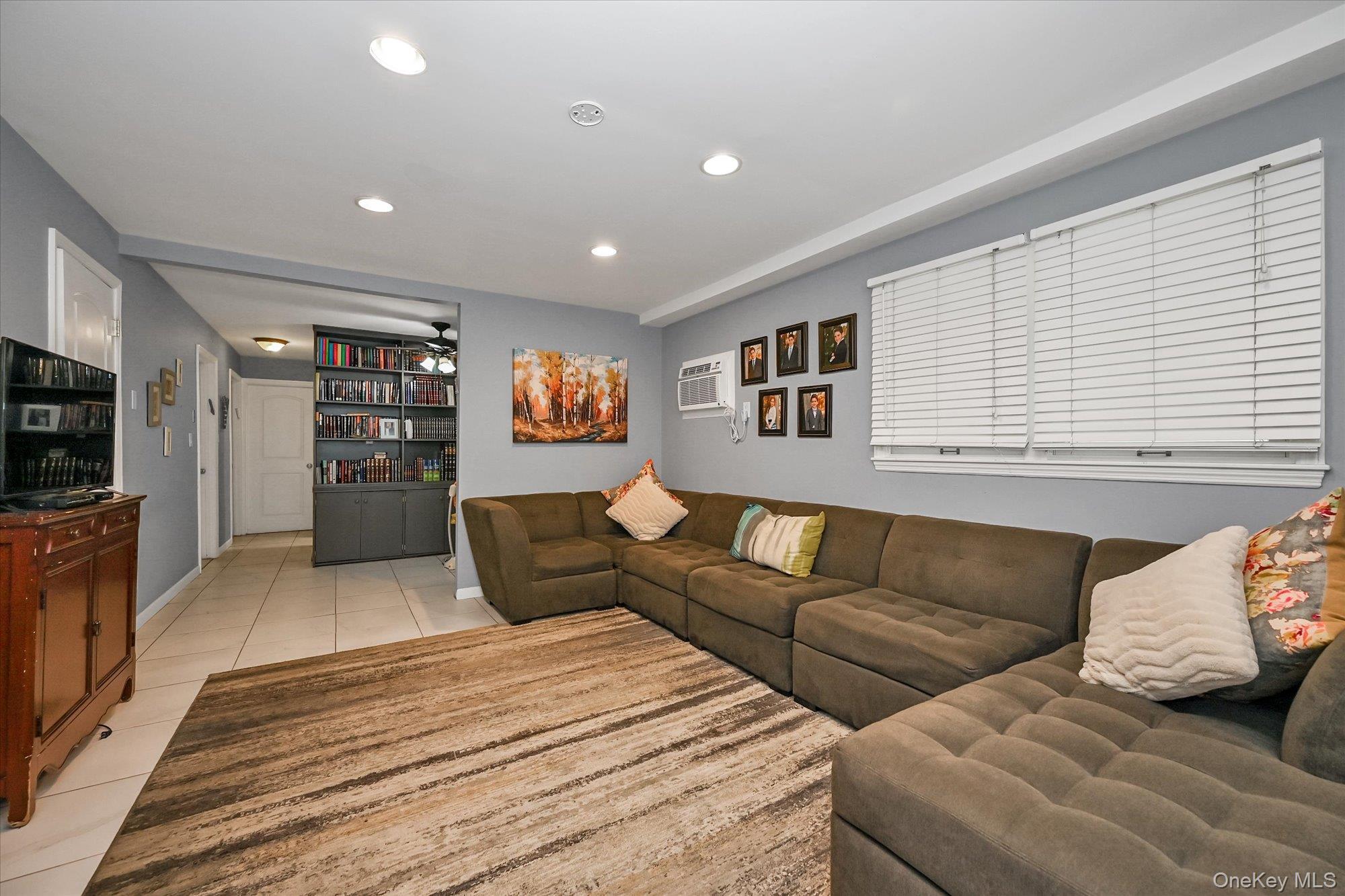 Single Family Hicksville Queens, NY 11691, MLS-899747-6