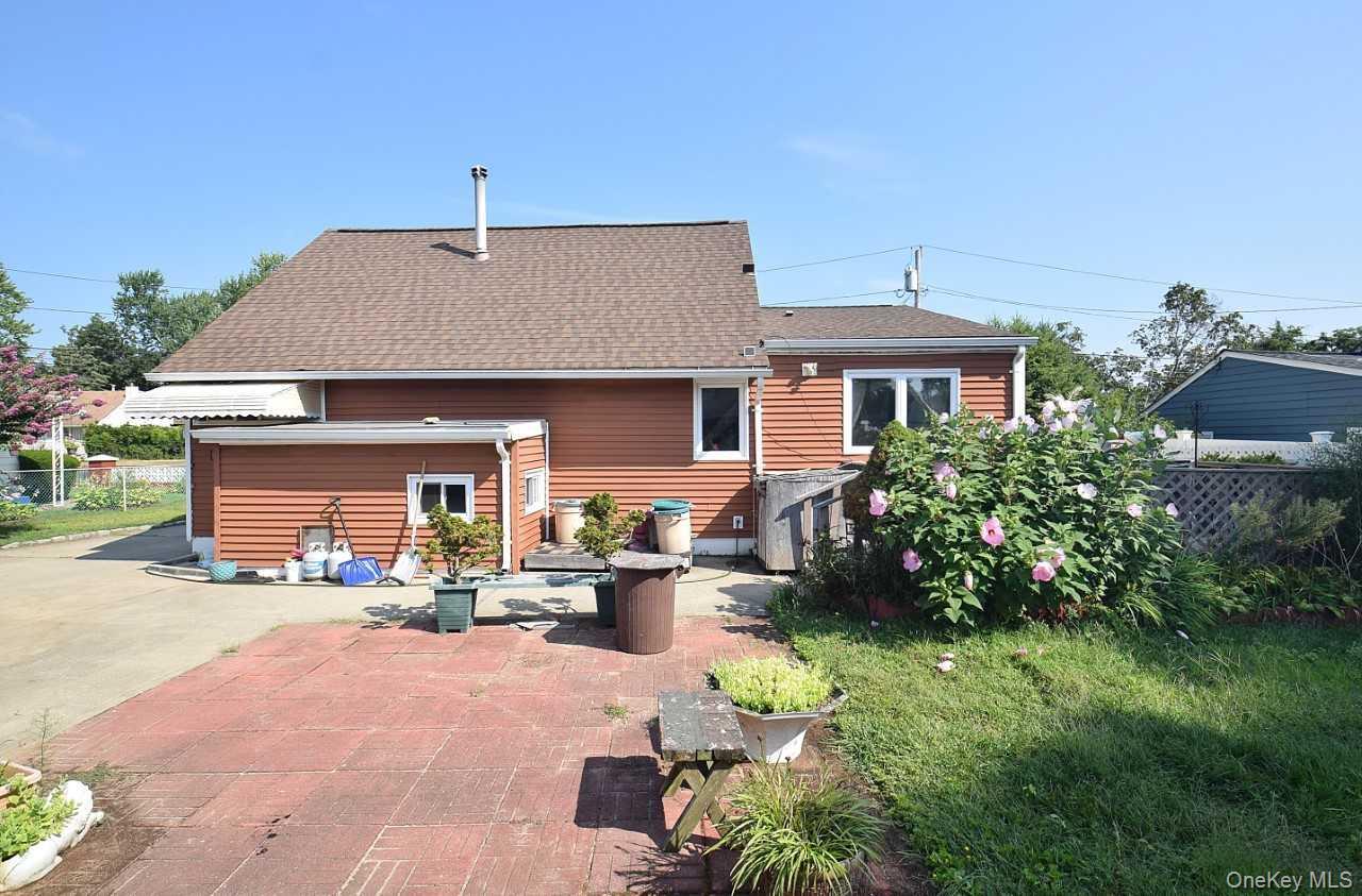 Single Family Walnut Suffolk County, NY 11722, MLS-899834-14