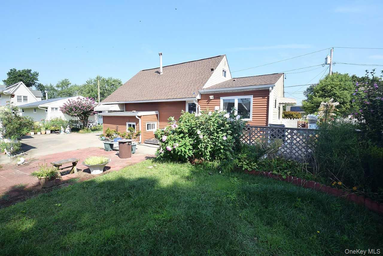 Single Family Walnut Suffolk County, NY 11722, MLS-899834-15