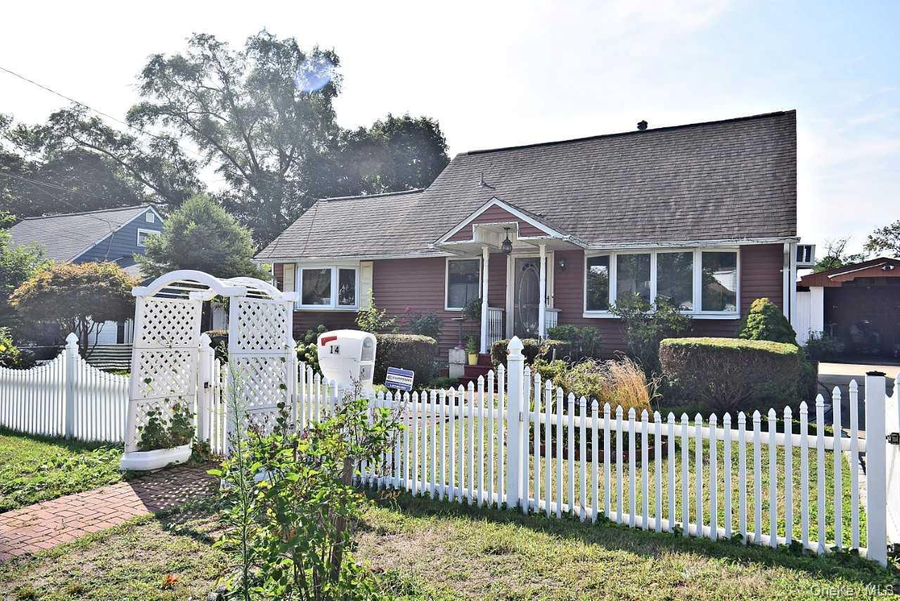 Single Family Walnut Suffolk County, NY 11722, MLS-899834-2