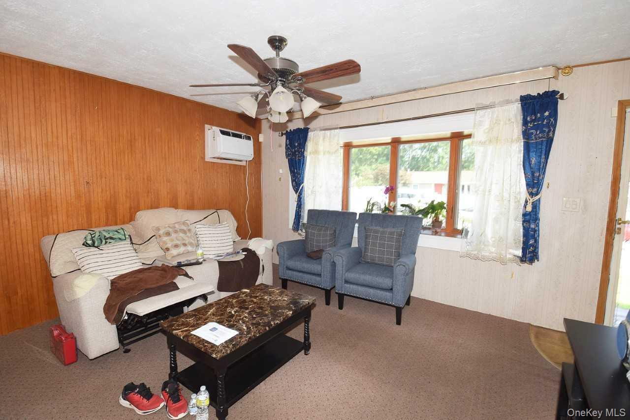 Single Family Walnut Suffolk County, NY 11722, MLS-899834-4