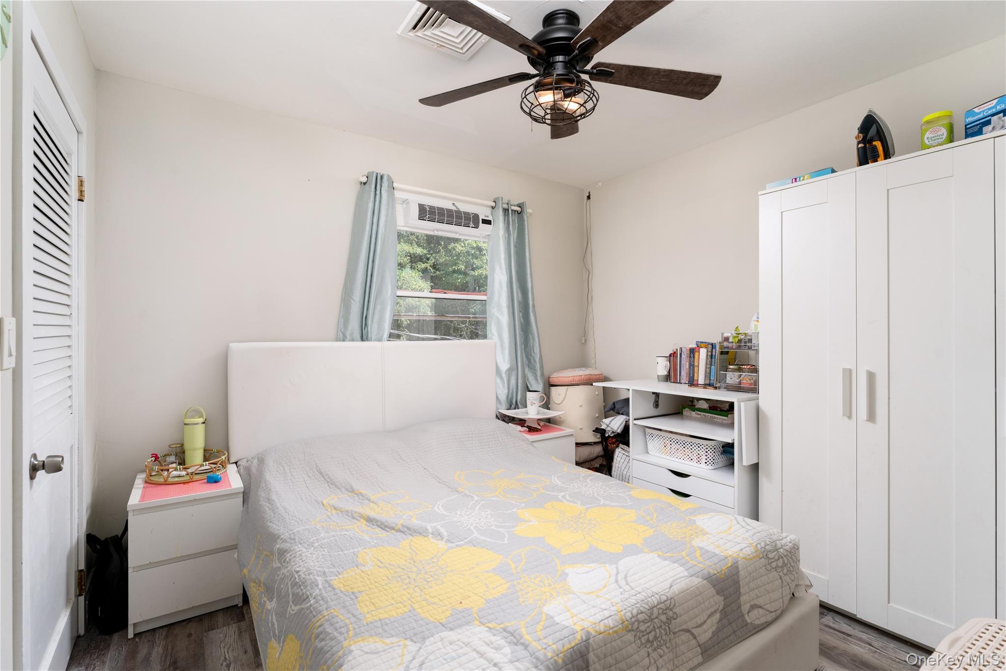 Single Family Sunnyside  Suffolk County, NY 11789, MLS-899880-22