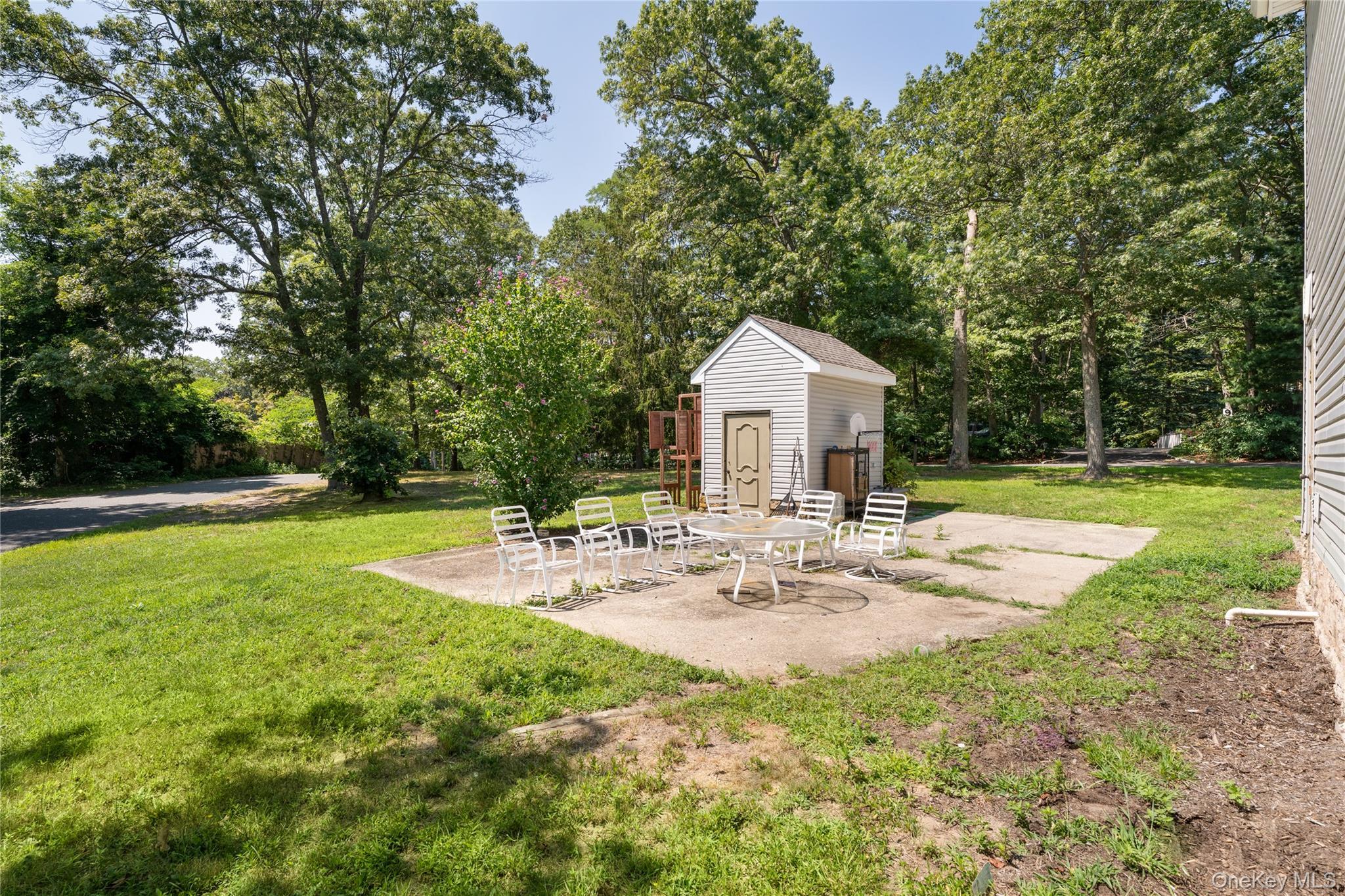 Single Family Sunnyside  Suffolk County, NY 11789, MLS-899880-25