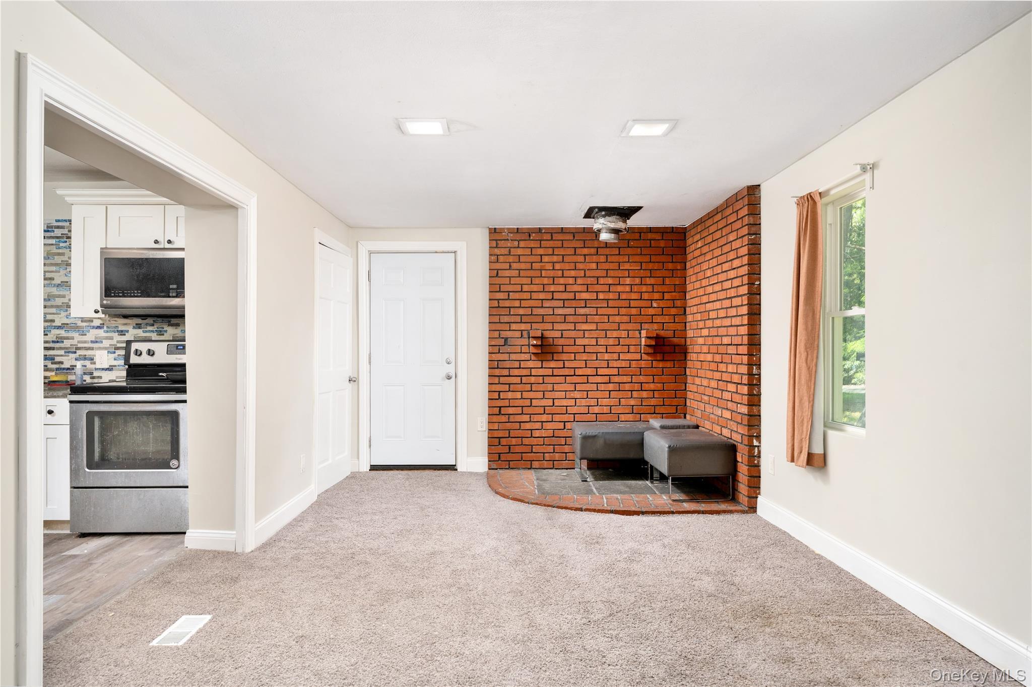 Single Family Sunnyside  Suffolk County, NY 11789, MLS-899880-7