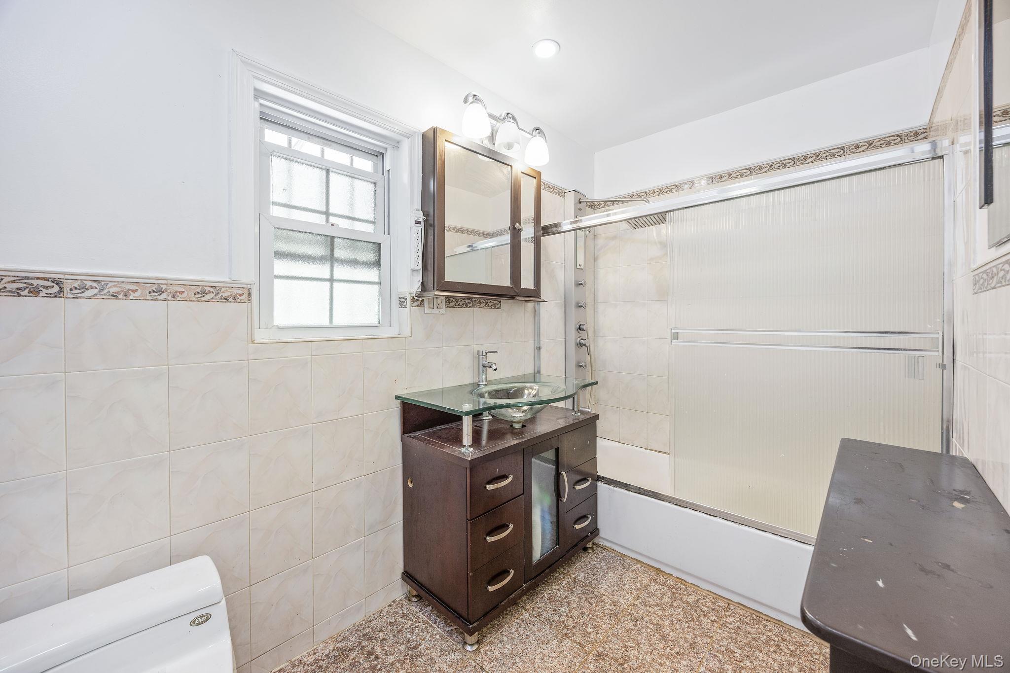 Single Family Mclaughlin Queens, NY 11423, MLS-899916-24