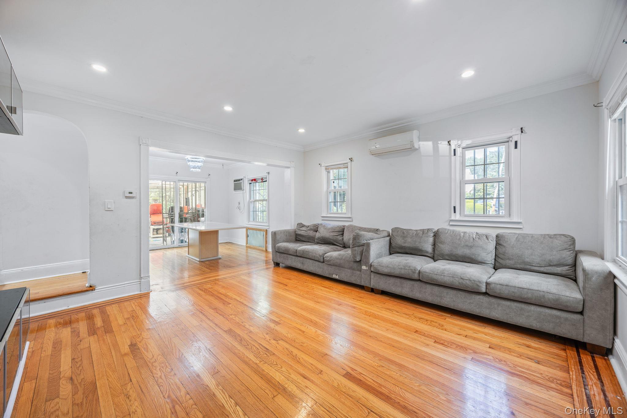 Single Family Mclaughlin Queens, NY 11423, MLS-899916-9